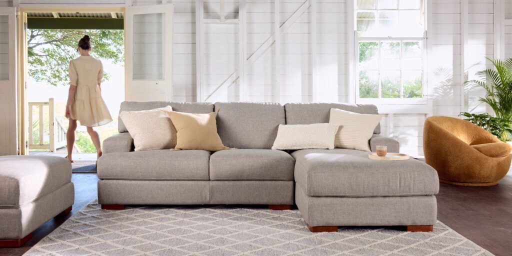 How to Choose a Modular Sofa for Small Spaces or Expansive Living Rooms
